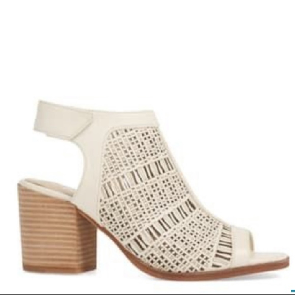 Vince Camuto Laser Cut Leather Block Heel Open Toe Sandal Vanilla Women’s 9 - Picture 5 of 13